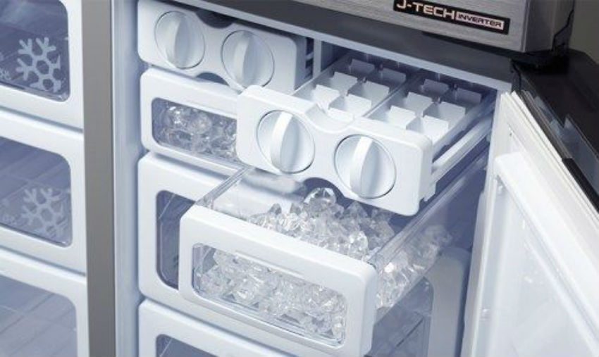 Tủ lạnh Sharp Inverter 678 lít SJ-FX680V-ST làm đá nhanh chóng